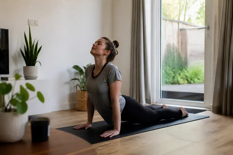 Yogahoudingen voor thuis